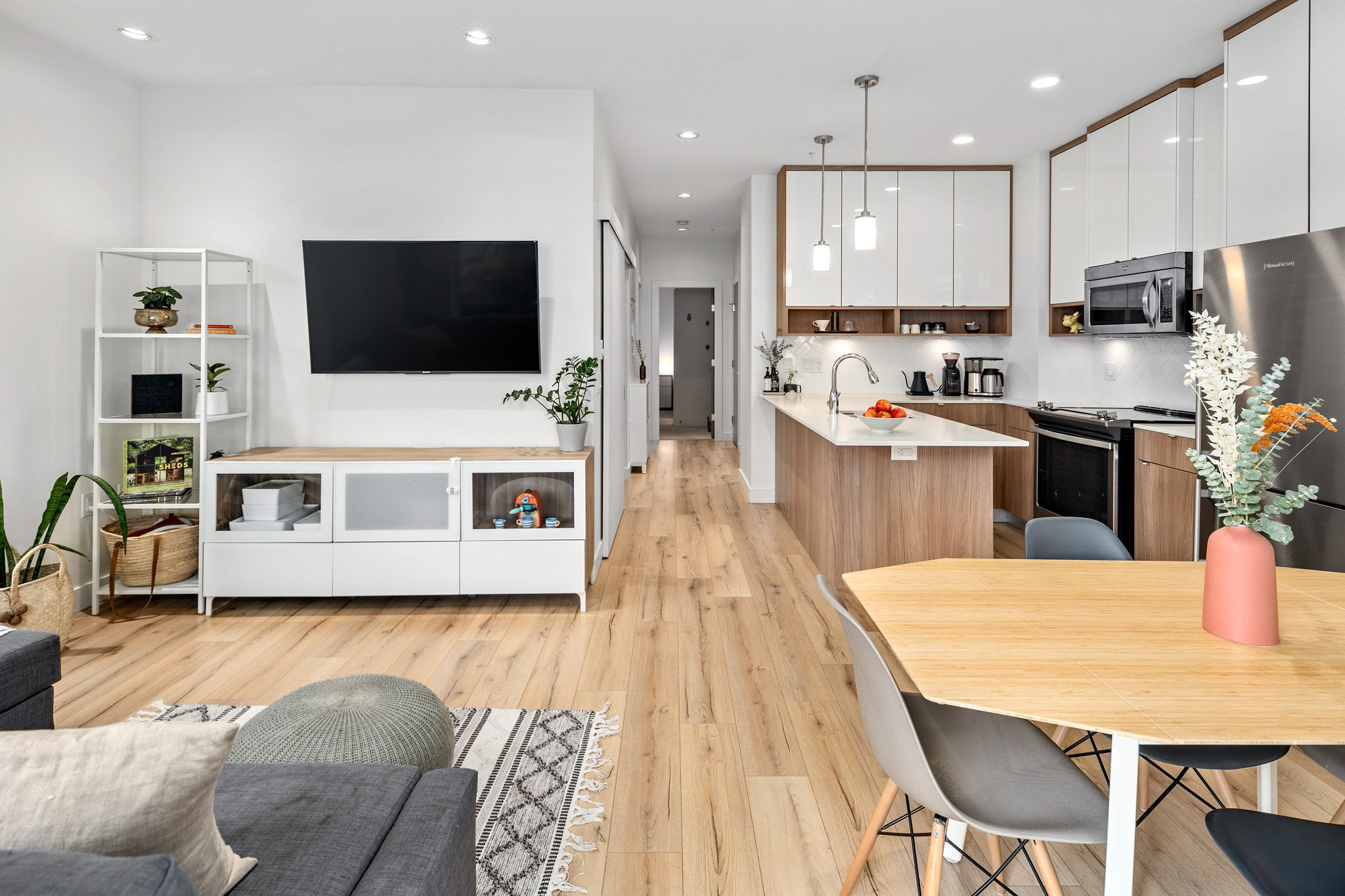 FEATURED LISTING: 102 - 1015 Rockland Ave