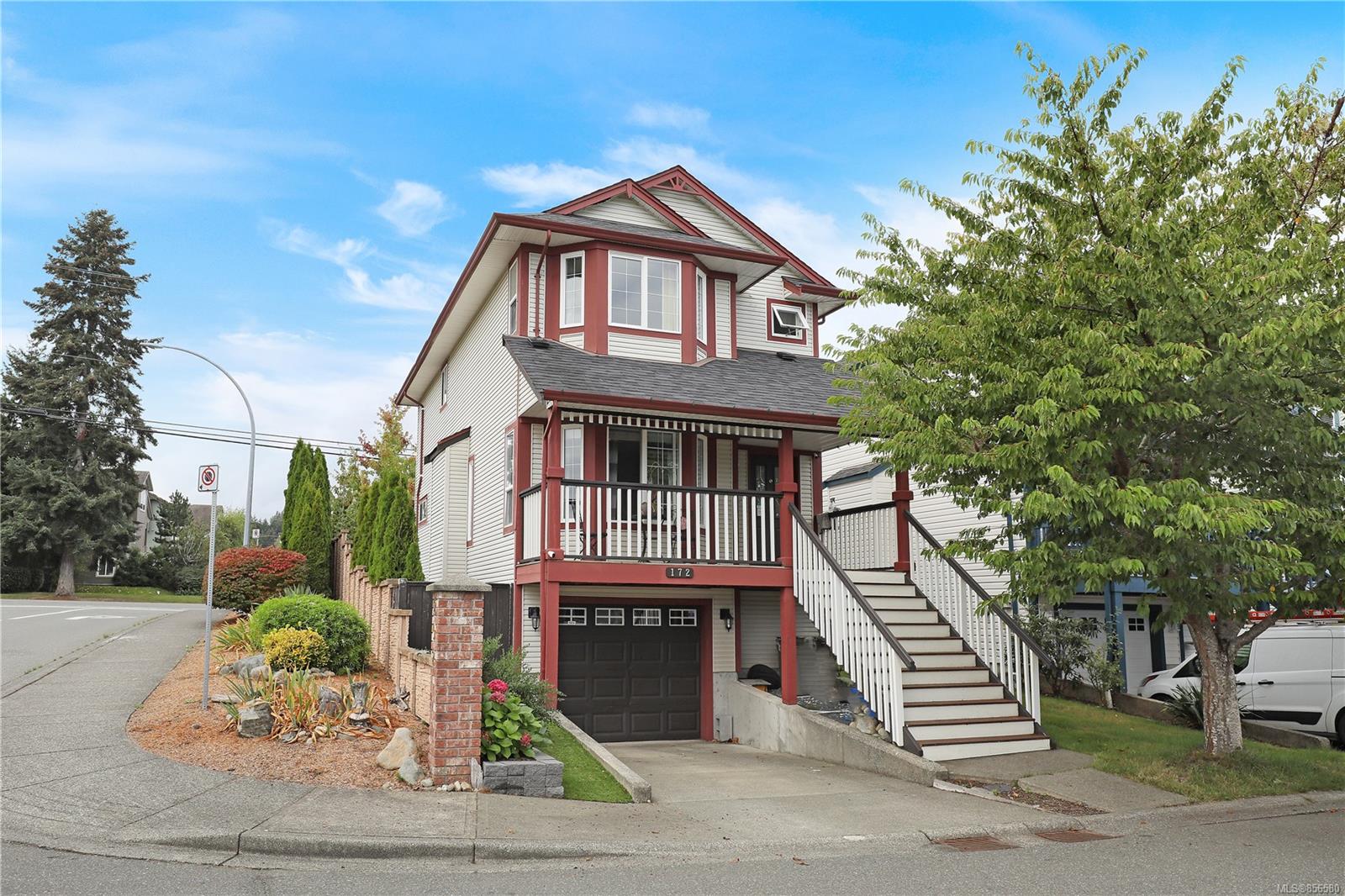 FEATURED LISTING: 172 - 202 31st St