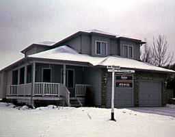 Main Photo: 54 BRAMBLEFORDE Crescent in WINNIPEG: St Vital Single Family Detached for sale (South East Winnipeg) : MLS®# 9722375