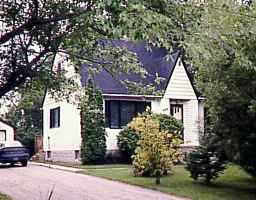 Main Photo: 102 VANSCOY Road in WINNIPEG: Charleswood Single Family Detached for sale (South Winnipeg) : MLS®# 9812058