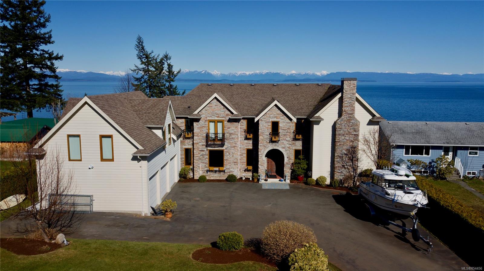 FEATURED LISTING: 4085 Island Hwy South