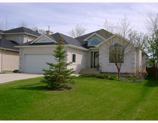 Main Photo: 35 BLOOMER Crescent in WINNIPEG: Charleswood Residential for sale (South Winnipeg) : MLS®# 2808945