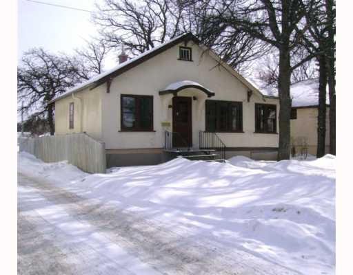Main Photo: 98 RENFREW Street in WINNIPEG: River Heights / Tuxedo / Linden Woods Residential for sale (South Winnipeg) : MLS®# 2903465