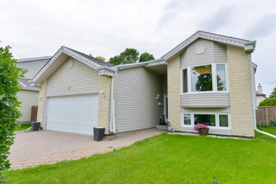 FEATURED LISTING: 47 Calder Bay Winnipeg