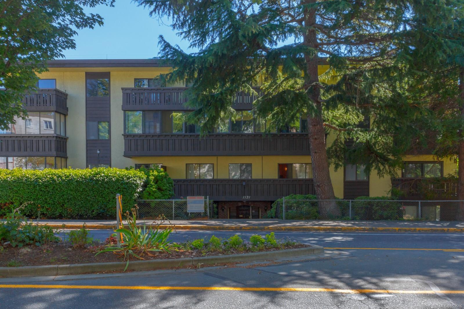 FEATURED LISTING: 406 - 1121 Esquimalt Rd