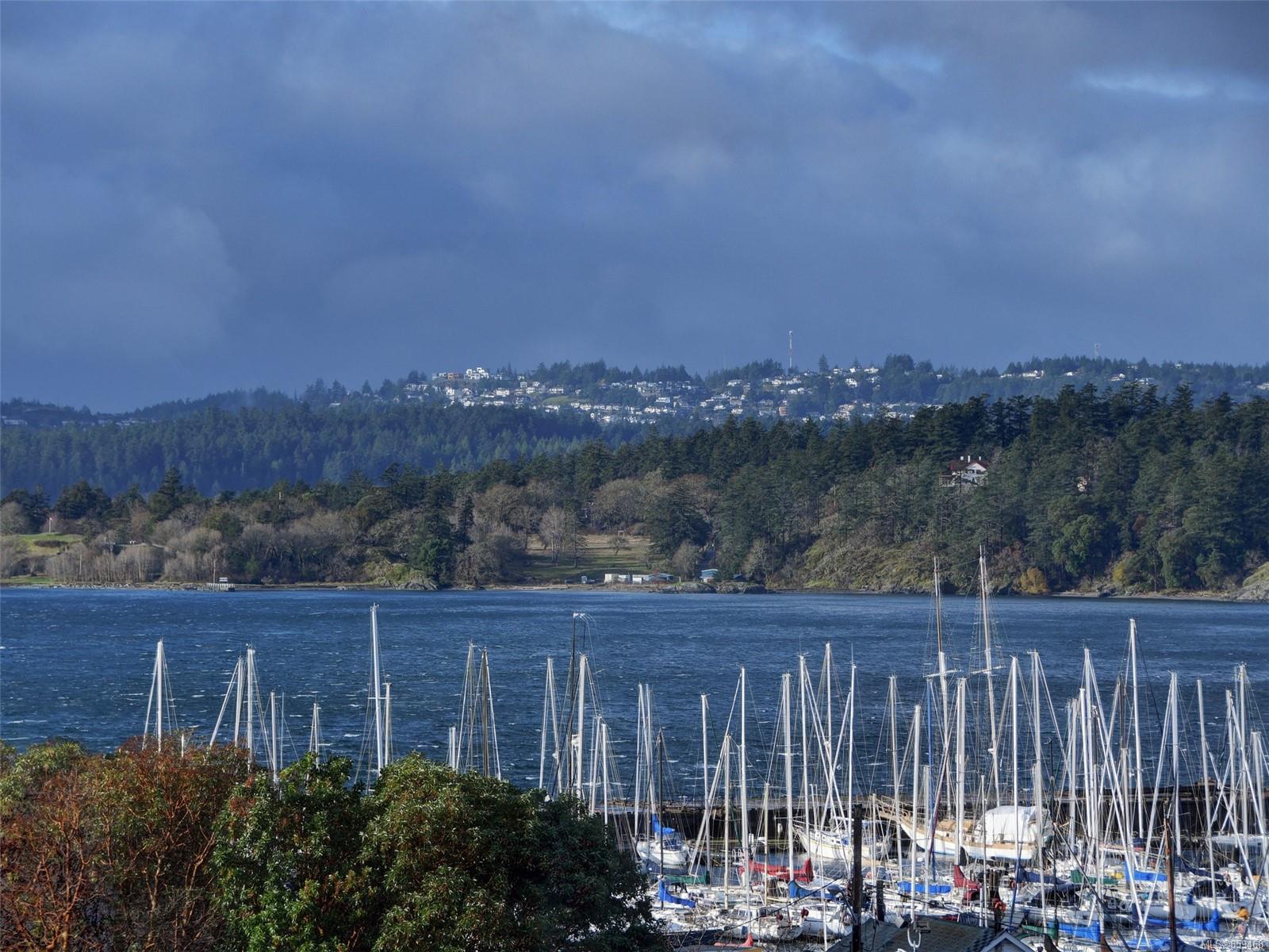 FEATURED LISTING: 38 - 933 Admirals Rd