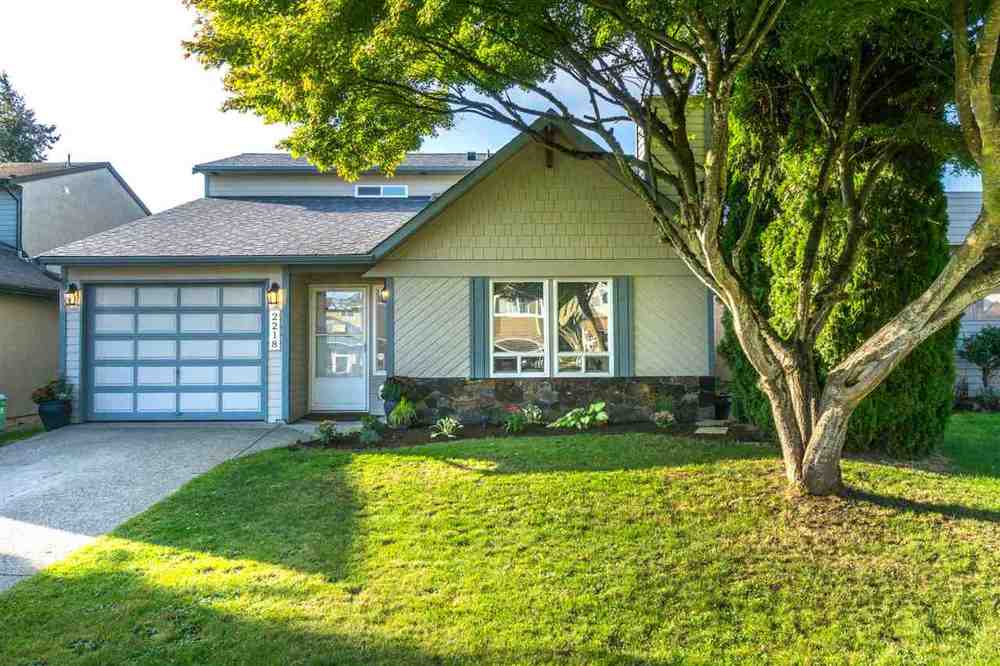 Main Photo: 2218 WILLOUGHBY Way in Langley: Home for sale : MLS®# R2112941