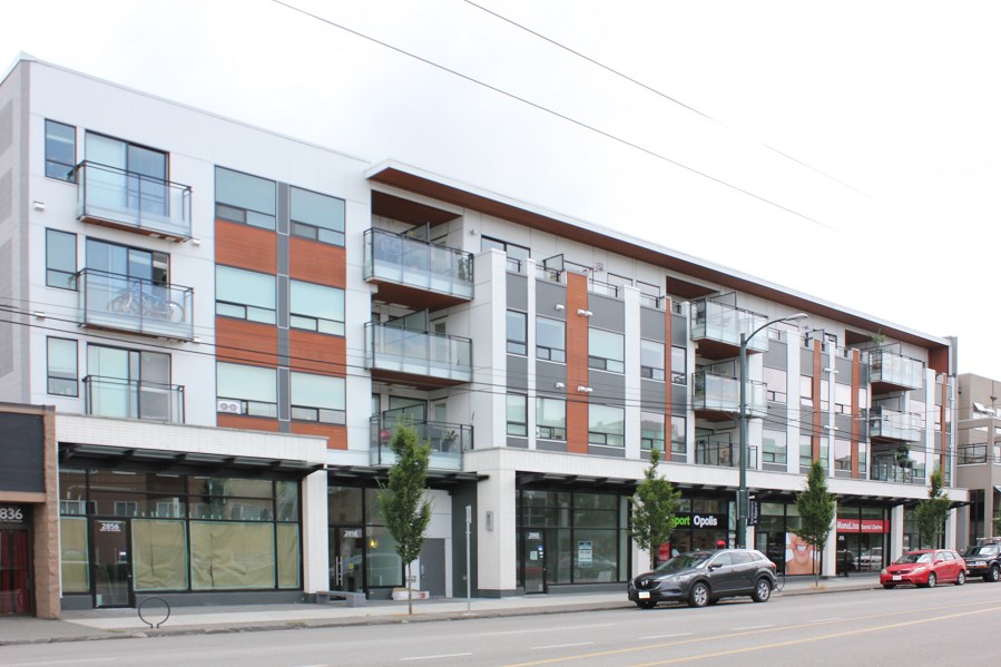Main Photo: 410 2858 W 4TH Avenue in Vancouver: Kitsilano Condo for sale in "KITSWEST" (Vancouver West) : MLS(r) # R2014512