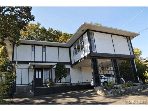 FEATURED LISTING: 3942 Shorncliffe Rd North VICTORIA