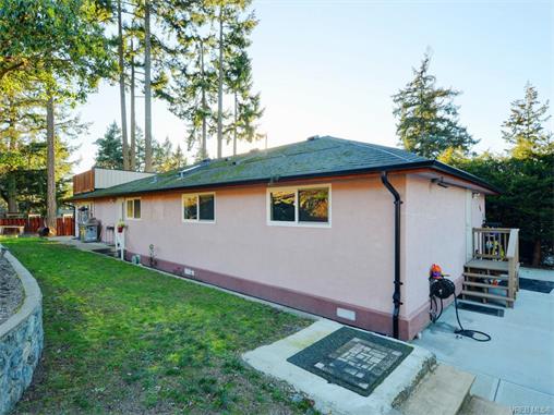 Main Photo: 670 Charmar Crescent in VICTORIA: La Mill Hill Single Family Detached for sale (Langford) : MLS®# 372923