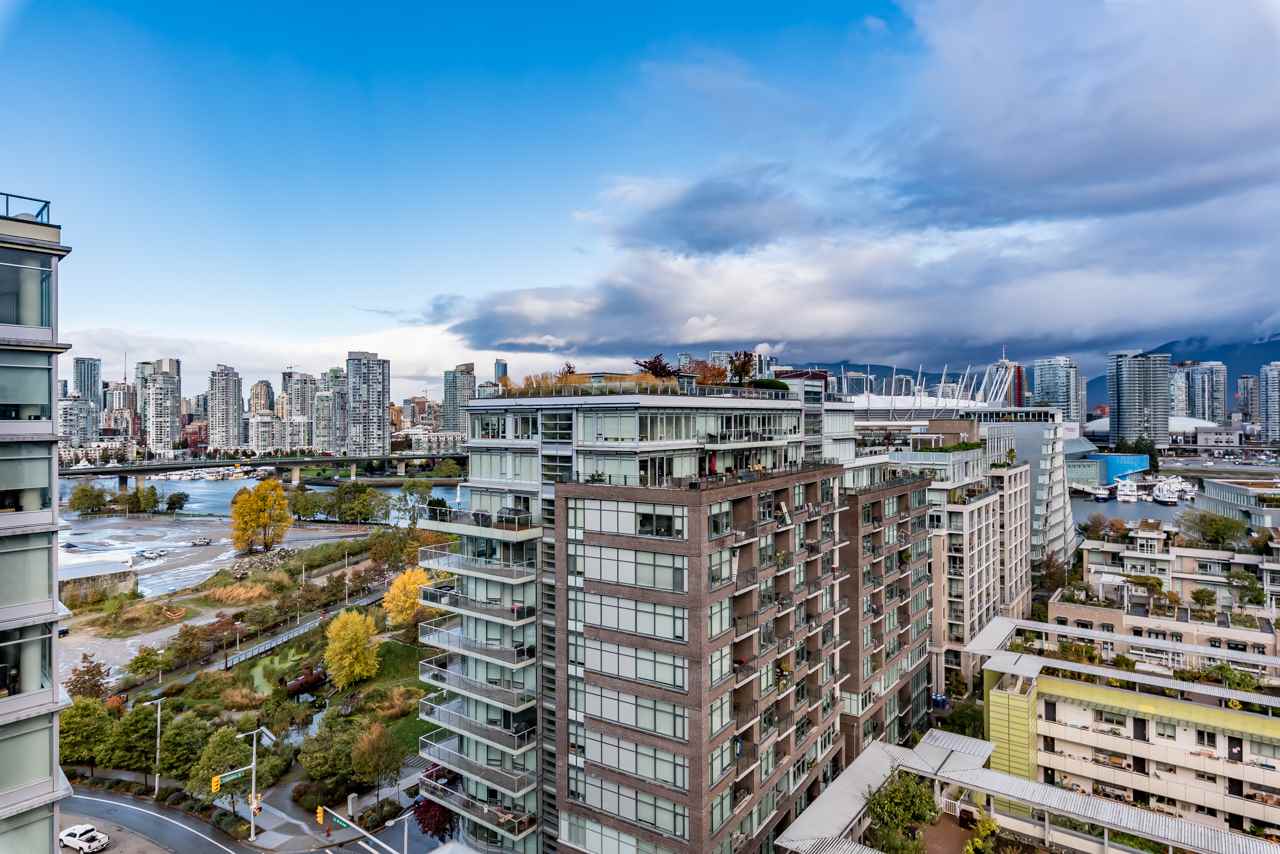 Main Photo: 1501 168 W 1ST AVENUE in Vancouver: False Creek Condo for sale (Vancouver West) : MLS®# R2216503