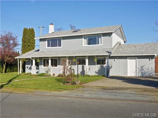 Main Photo: 722 Cameo Street in VICTORIA: SE High Quadra Single Family Detached for sale (Saanich East) : MLS®# 361971
