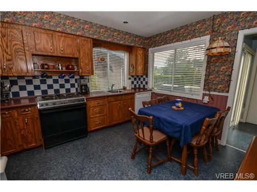 FEATURED LISTING: 342 Arnold Avenue VICTORIA