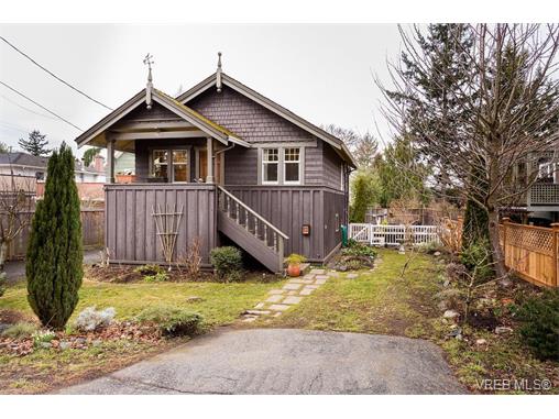 Main Photo: 3136 Highview Street in VICTORIA: Vi Mayfair Single Family Detached for sale (Victoria) : MLS(r) # 374163