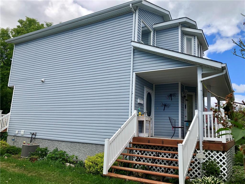 FEATURED LISTING: 208 Toronto Avenue Selkirk