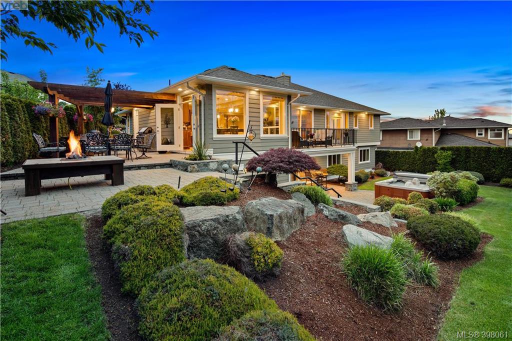 FEATURED LISTING: 6433 Fox Glove Terrace VICTORIA