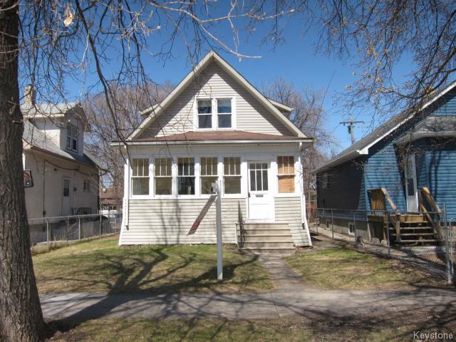 FEATURED LISTING: 317 Ravelston Avenue West WINNIPEG