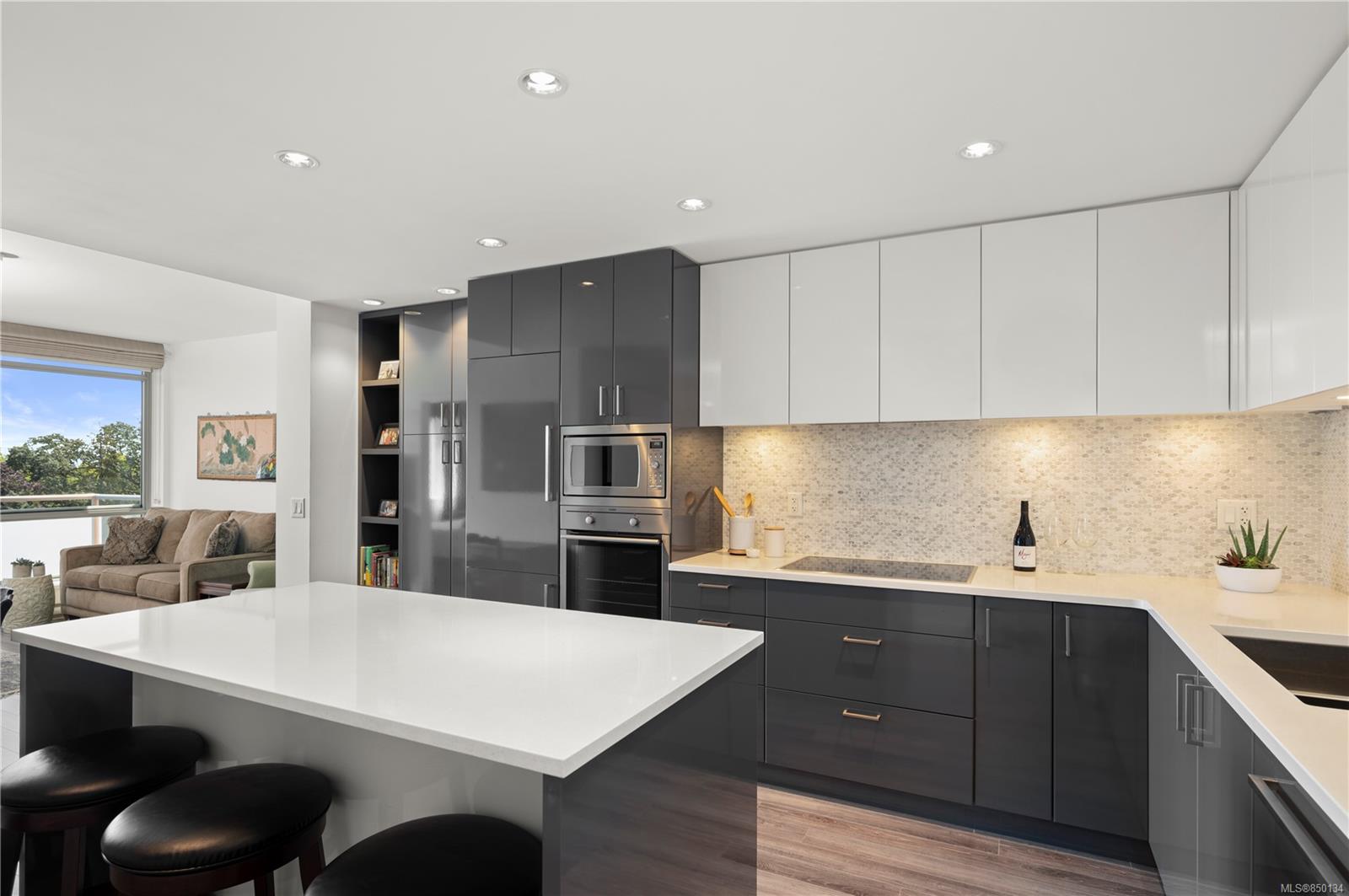 FEATURED LISTING: 706 - 838 Broughton St