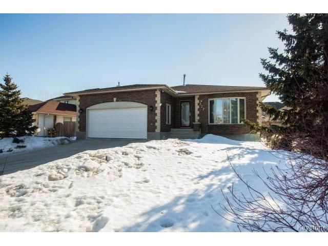 Great brick and curb appeal with nice long drive way and elevation!
