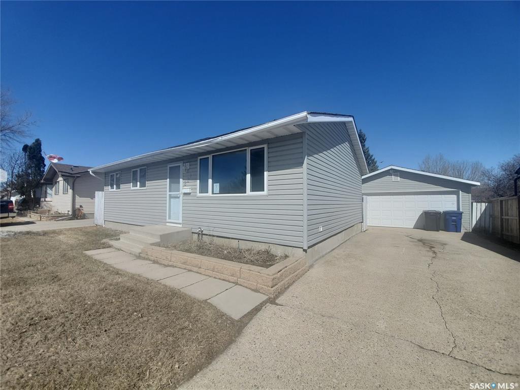 FEATURED LISTING: 221 Dickey Crescent Saskatoon