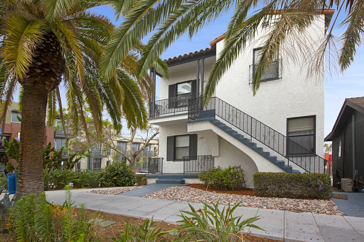 Main Photo: DOWNTOWN Apartment for rent : 2 bedrooms : 2306 India Street in San Diego