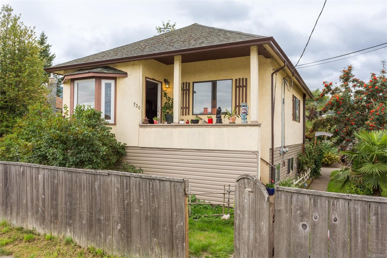 FEATURED LISTING: 720 5th Ave