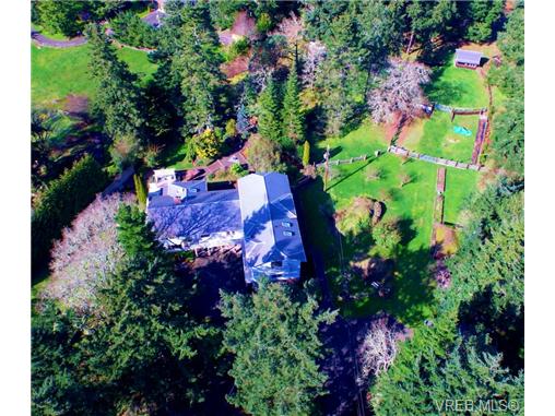 Main Photo: 370 Hector Road in VICTORIA: SW Prospect Lake Single Family Detached for sale (Saanich West) : MLS® # 347963