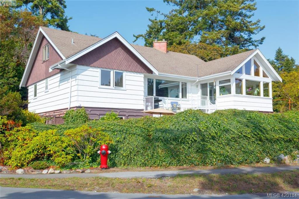 FEATURED LISTING: 2954 Tudor Ave VICTORIA