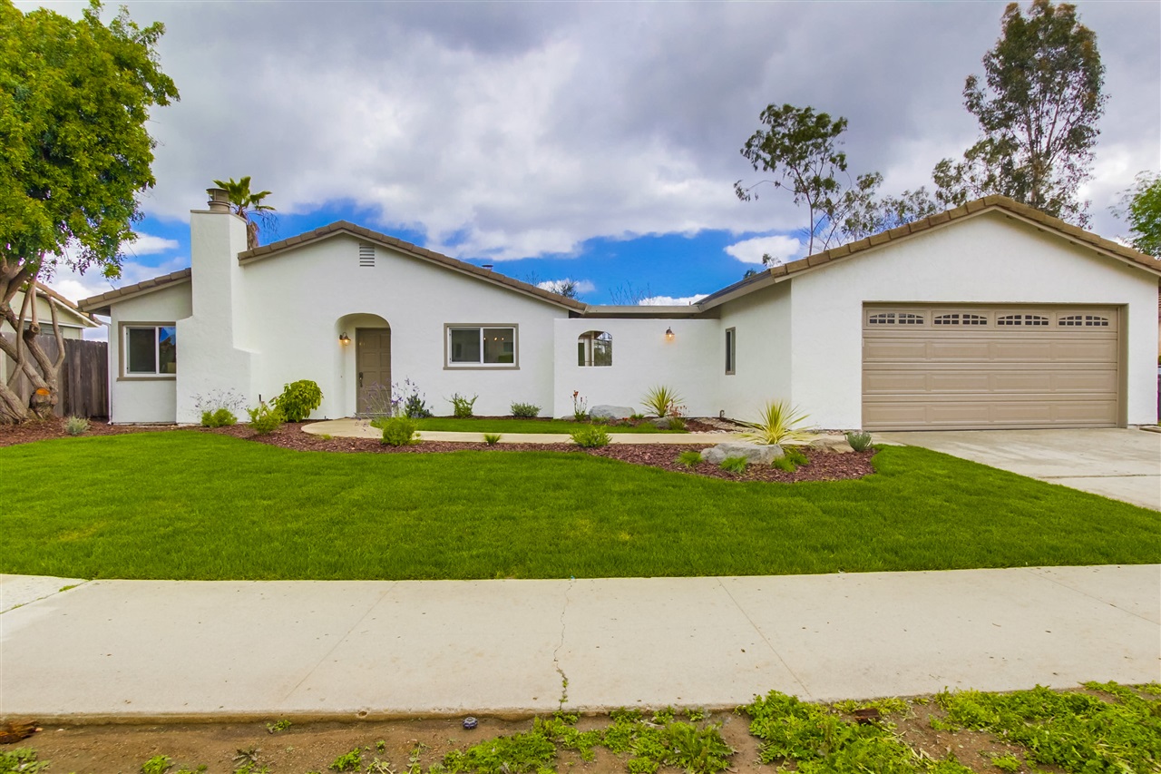 Main Photo: SOUTHWEST ESCONDIDO House for sale : 3 bedrooms : 2026 Arboles in Escondido