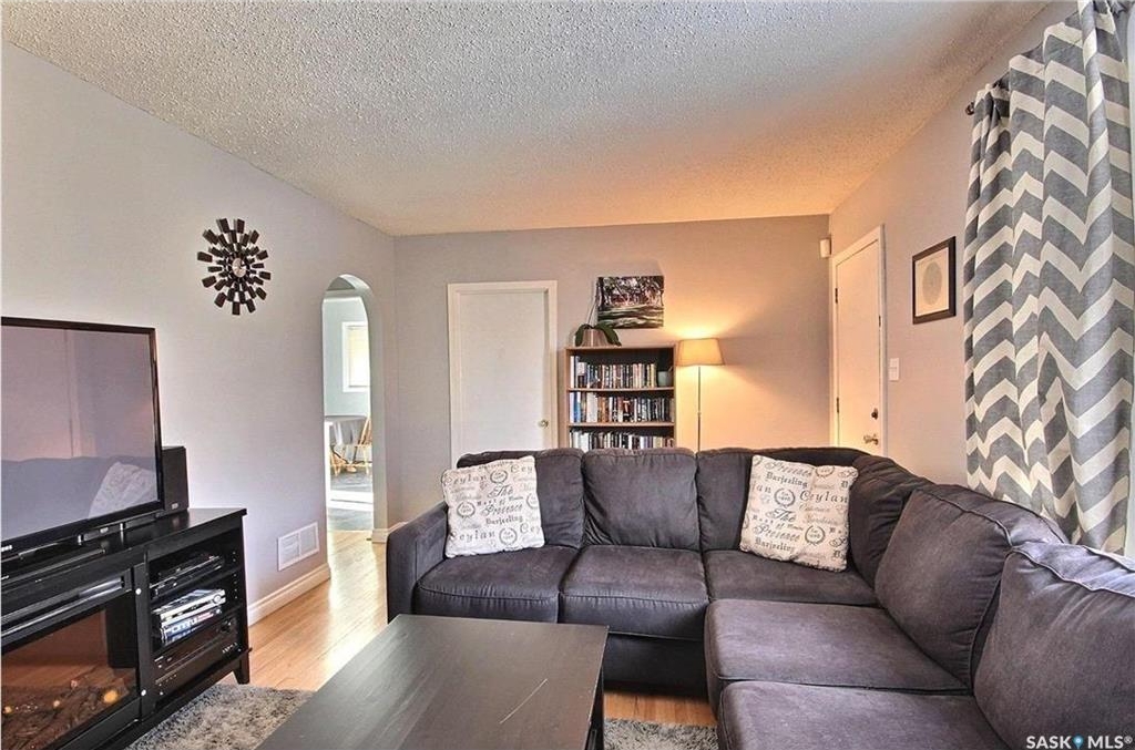 Main Photo: 4515 4TH Avenue in Regina: Rosemont Residential for sale : MLS®# SK617539