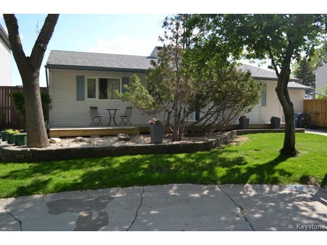 Main Photo: 97 Greensboro Square in WINNIPEG: Fort Garry / Whyte Ridge / St Norbert Residential for sale (South Winnipeg) : MLS®# 1512277