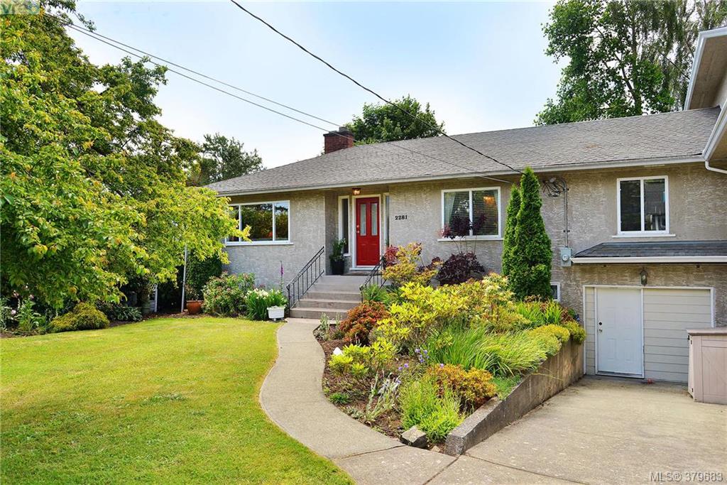 Main Photo: 2281 Edgelow Street in VICTORIA: SE Arbutus Strata Duplex Unit for sale (Saanich East) : MLS®# 379683