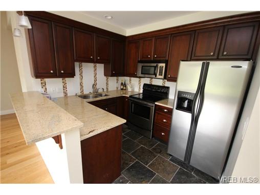 Main Photo: 406 1325 Bear Mountain Parkway in VICTORIA: La Bear Mountain Condo Apartment for sale (Langford) : MLS® # 333282