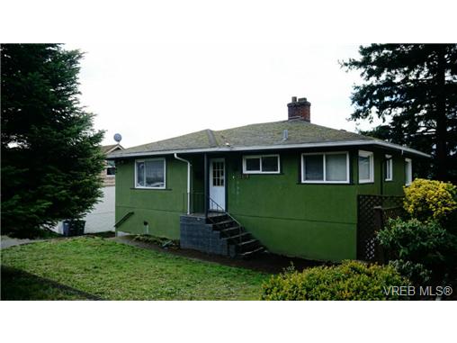 FEATURED LISTING: 869 Darwin Ave VICTORIA