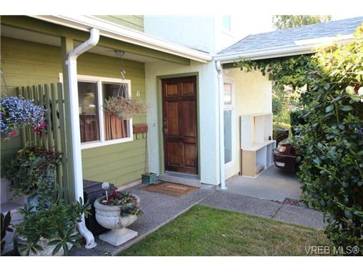 Main Photo: 6 400 Culduthel Road in VICTORIA: SW Gateway Townhouse for sale (Saanich West) : MLS® # 368085