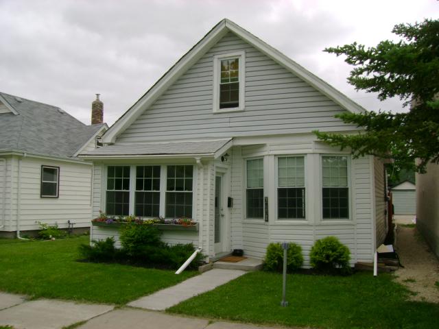 Main Photo: 281 Brooklyn Street in WINNIPEG: St James Residential for sale (West Winnipeg) : MLS®# 1112514
