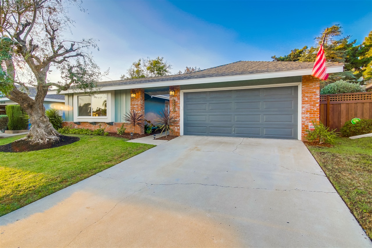 Main Photo: CLAIREMONT House for sale : 4 bedrooms : 6940 Petit in San Diego