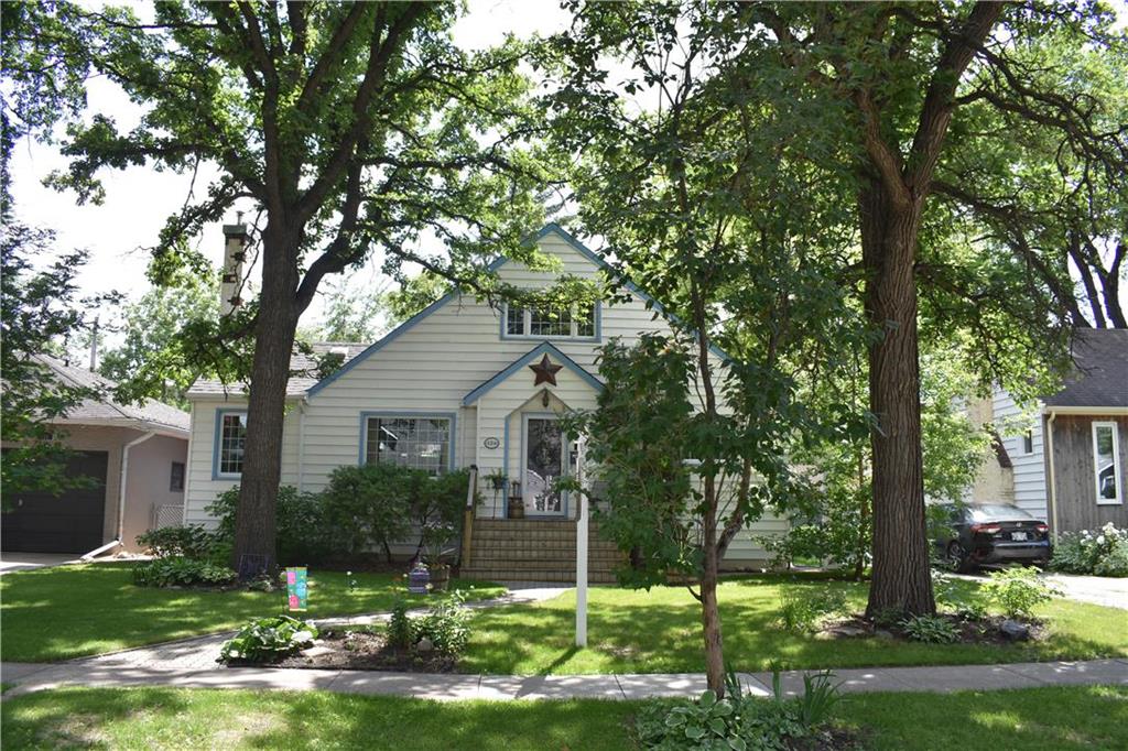 FEATURED LISTING: 124 Hazel Dell Avenue Winnipeg