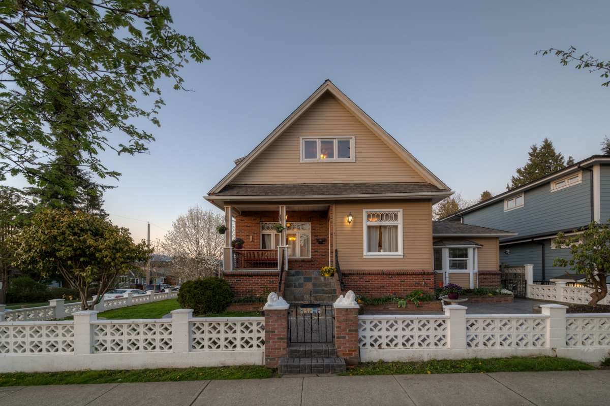 Main Photo: 715 FOURTH STREET in New Westminster: GlenBrooke North House for sale : MLS(r) # R2159867