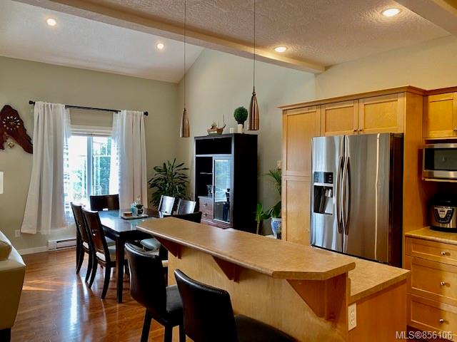 FEATURED LISTING: 3 - 4079 Douglas St