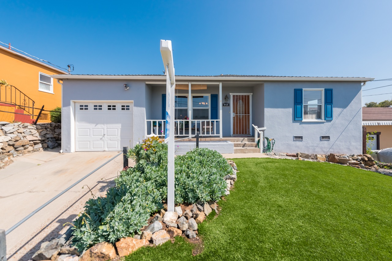 Main Photo: LA MESA House for sale : 3 bedrooms : 8435 Sunrise Ave