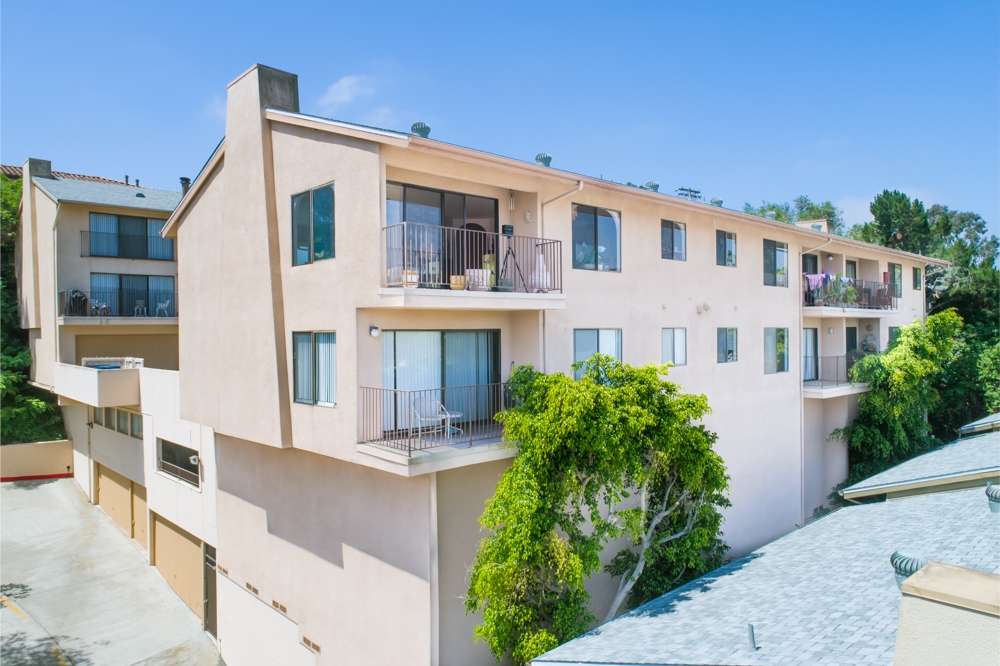 Top Floor Unit with Amazing Views!