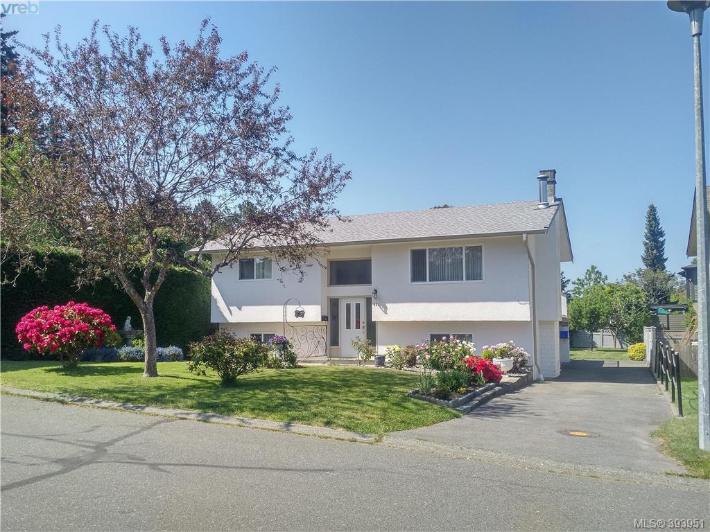 Main Photo: 524 Meredith Crescent in VICTORIA: SW Tillicum Single Family Detached for sale (Saanich West) : MLS®# 393951