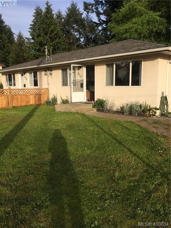 Main Photo: 639 Strandlund Avenue in VICTORIA: La Mill Hill Revenue Duplex for sale (Langford) : MLS®# 400654