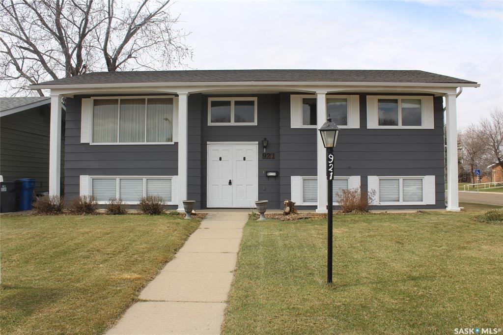 FEATURED LISTING: 921 Yardley Place Estevan