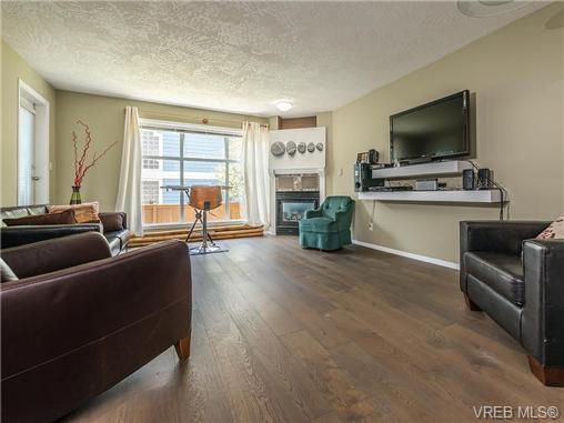 Main Photo: 104 1007 Caledonia Avenue in VICTORIA: Vi Central Park Condo Apartment for sale (Victoria) : MLS®# 368871