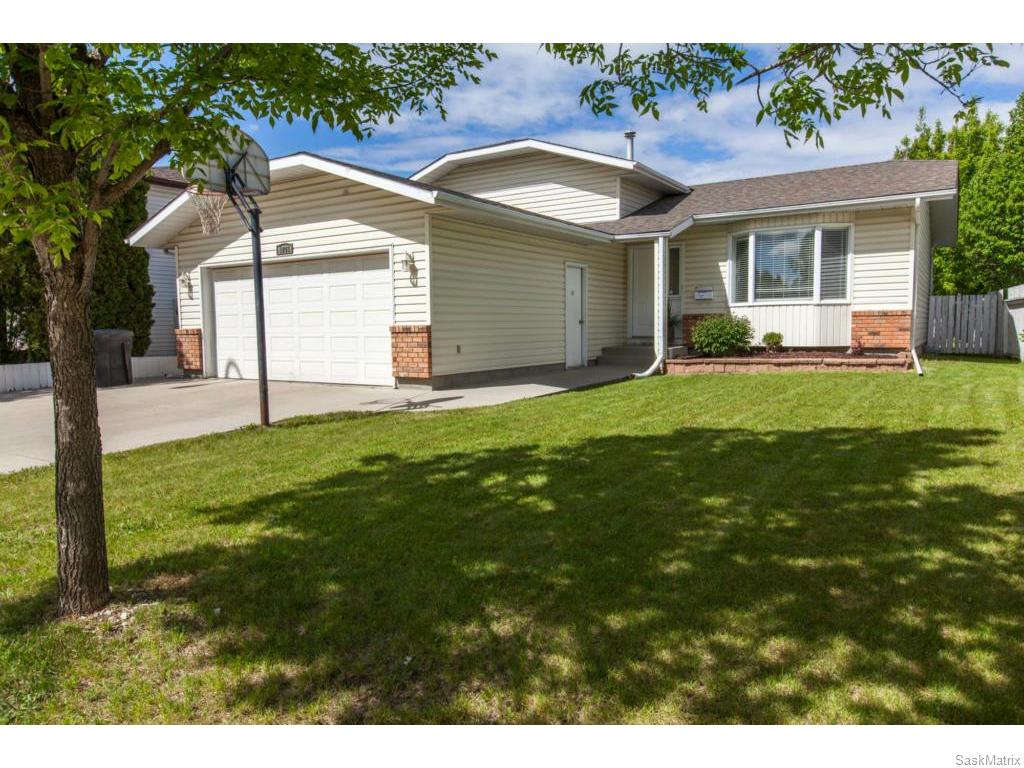 Main Photo: 1203 Kingsmere Boulevard in Saskatoon: Lakeridge Single Family Dwelling for sale (Saskatoon Area 01) : MLS®# 611562
