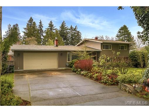 Main Photo: 742 Haliburton Road in VICTORIA: SE Cordova Bay Single Family Detached for sale (Saanich East) : MLS®# 361312