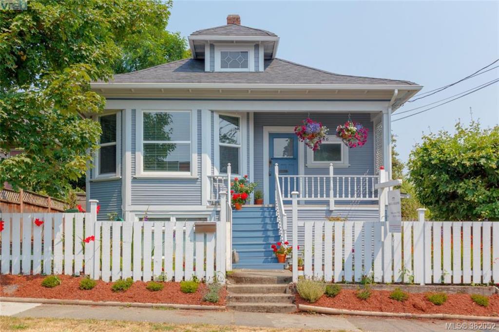 Main Photo: 656 Sumas Street in VICTORIA: Vi Burnside Single Family Detached for sale (Victoria) : MLS® # 382052