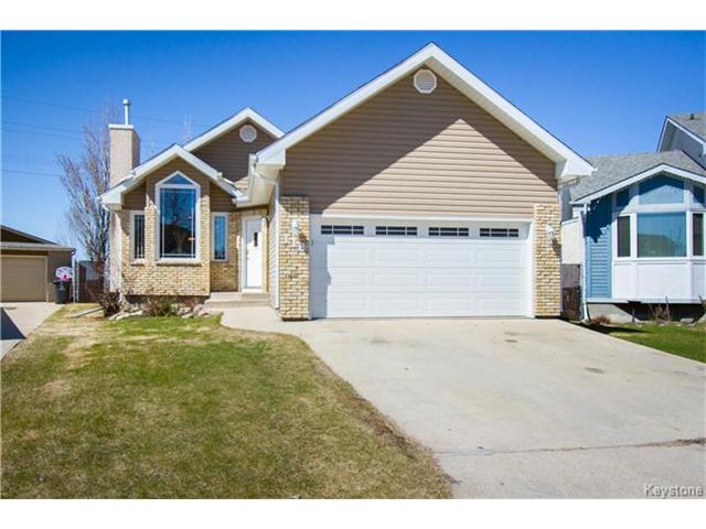 FEATURED LISTING: 118 Pinetree Crescent Winnipeg